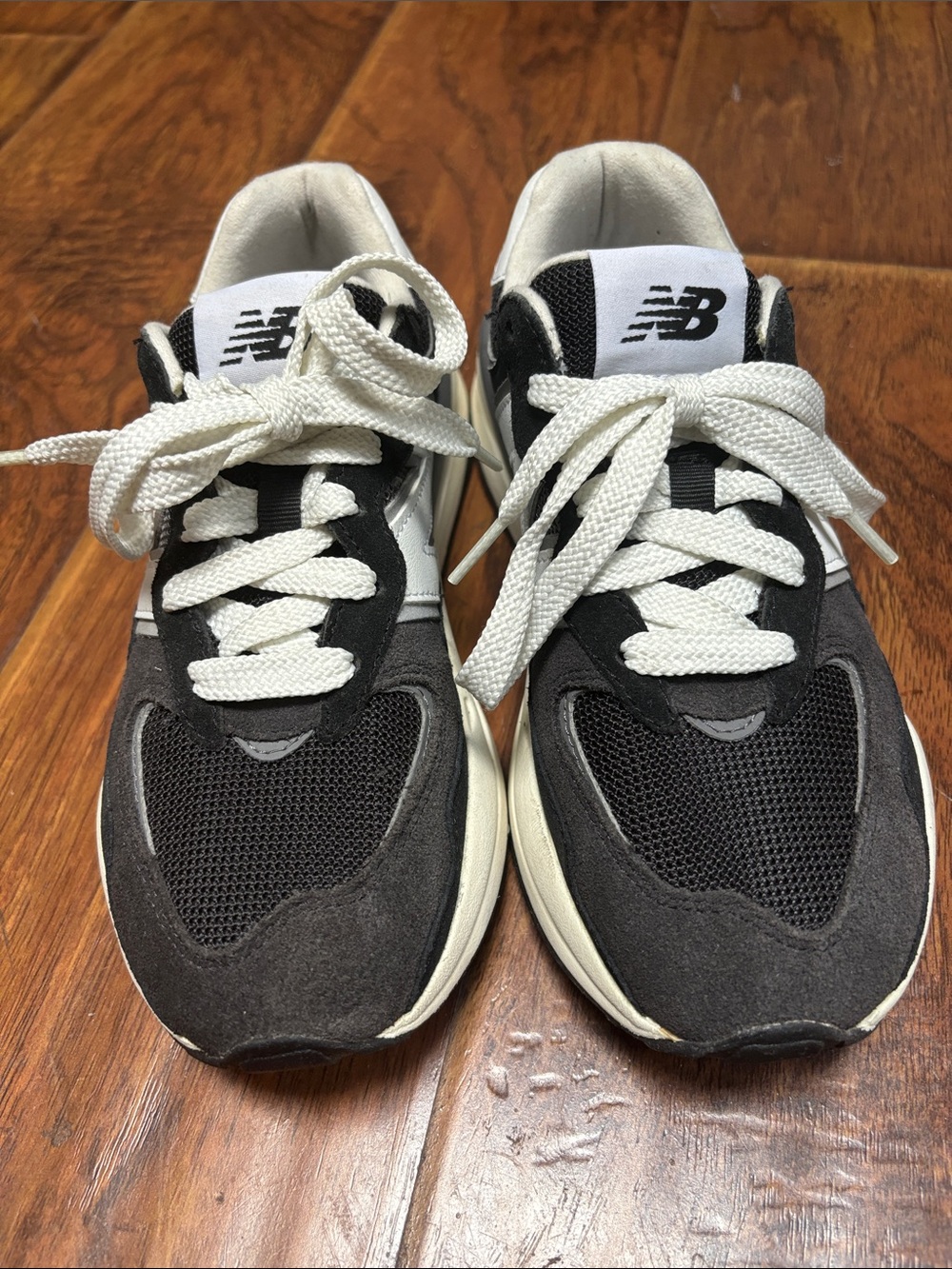 New Balance 57/40
Black Sea Salt White (Women's)